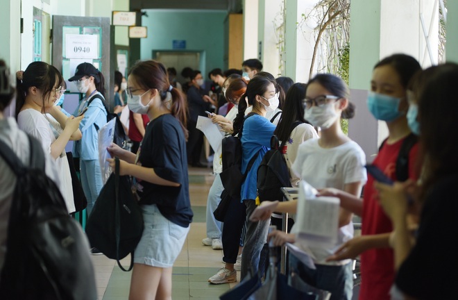 Thí sinh đội mũ len khiến thân nhiệt cao 38,2 độ C, phải đến phòng cách ly - 8