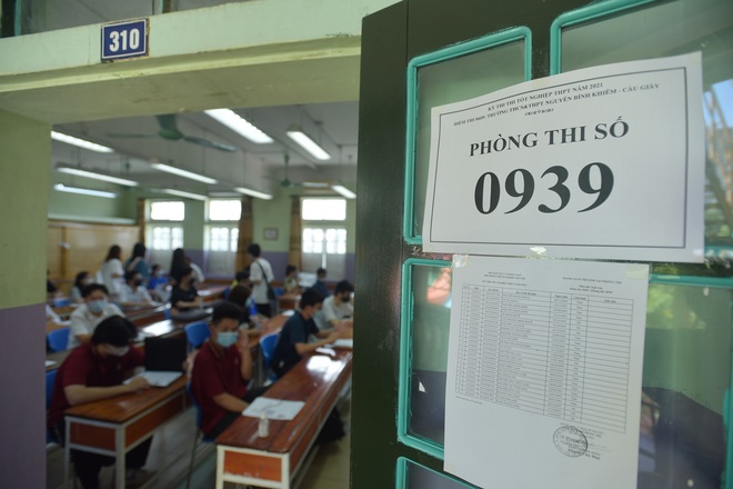 Thí sinh đội mũ len khiến thân nhiệt cao 38,2 độ C, phải đến phòng cách ly - 6