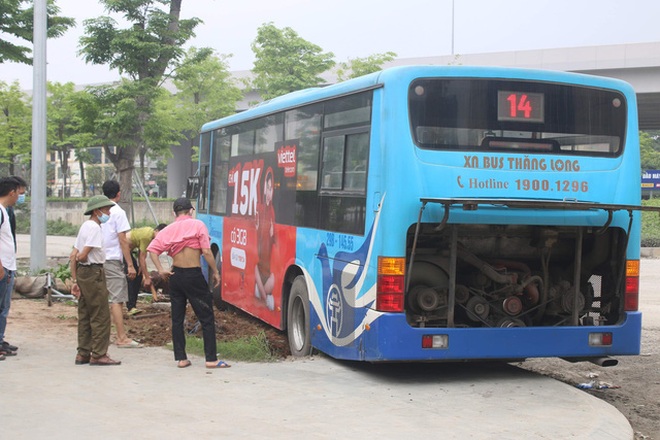 Vì sao nhiều người tham gia giao thông gọi xe bus là hung thần đường phố? - 3 Vì sao nhiều người tham gia giao thông gọi xe bus là hung thần đường phố? - 3