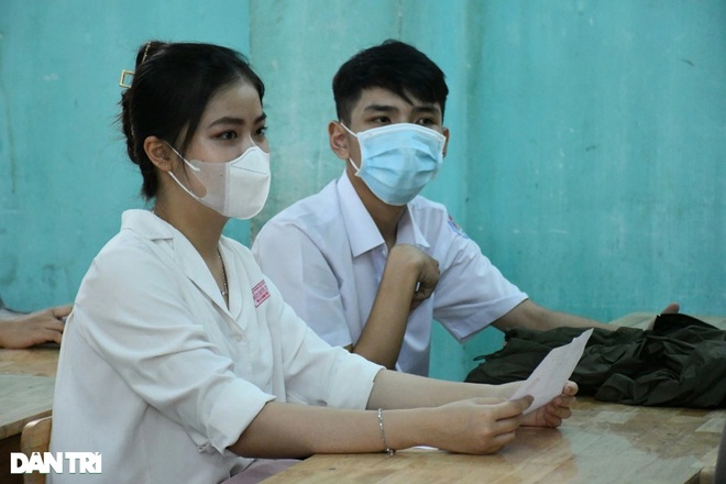 Khoảng 1 triệu thí sinh làm thủ tục dự thi tốt nghiệp THPT 2021 - 20 Khoảng 1 triệu thí sinh làm thủ tục dự thi tốt nghiệp THPT 2021 - 20
