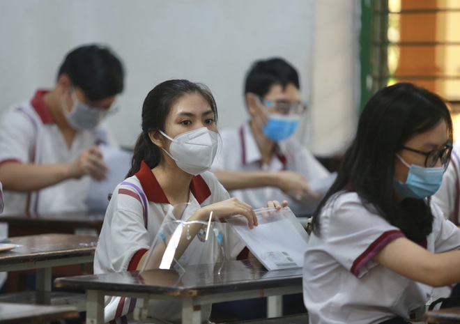 TPHCM: Ghi nhận 3 trường hợp thí sinh liên quan tới Covid-19 tại điểm thi - 1 TPHCM: Ghi nhận 3 trường hợp thí sinh liên quan tới Covid-19 tại điểm thi - 1