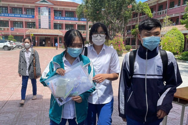 Thí sinh nói: Đề Khoa học Xã hội dễ thở, Khoa học tự nhiên nhiều câu khó - 9