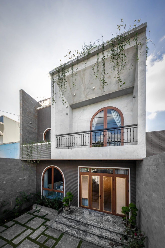 3become1house02scaled 1625734996435 - Gh&eacute;p 3 nh&agrave; ống ri&ecirc;ng biệt th&agrave;nh tư dinh rộng hơn 500 m2 ở S&oacute;c Trăng