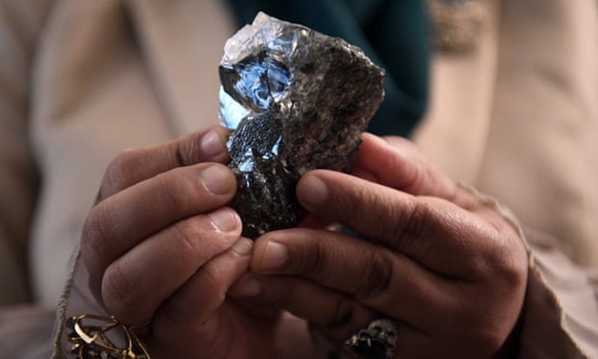 Lại đào được viên kim cương to như quả trứng ở Botswana - 1 Lại đào được viên kim cương to như quả trứng ở Botswana - 1