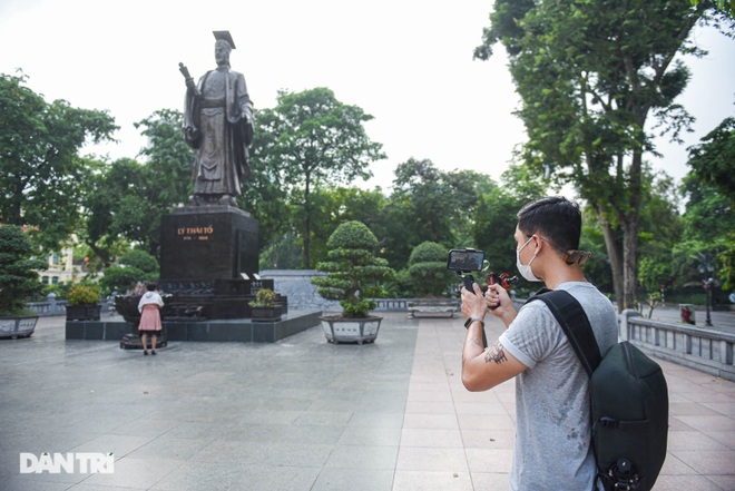 Following in the footsteps of the guy who brought international tourists to discover Hanoi through... smartphone - 1