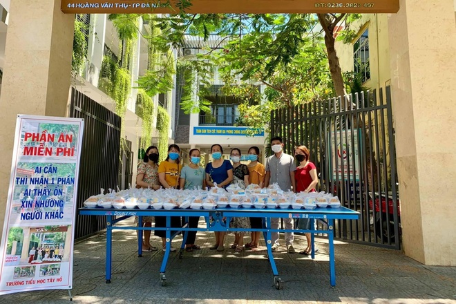 Thầy giáo trẻ hơn 10 năm làm thiện nguyện giúp đỡ người nghèo - 4 Thầy giáo trẻ hơn 10 năm làm thiện nguyện giúp đỡ người nghèo - 4