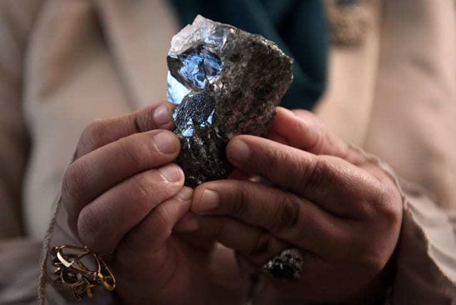 Phát hiện viên kim cương khổng lồ 1.174 carat nặng thứ ba thế giới - 1 Phát hiện viên kim cương khổng lồ 1.174 carat nặng thứ ba thế giới - 1