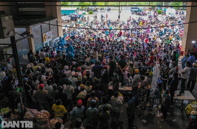TPHCM: 46.700 người khỏi Covid-19 xuất viện, kiểm soát ổ dịch chợ Bình Điền - 1