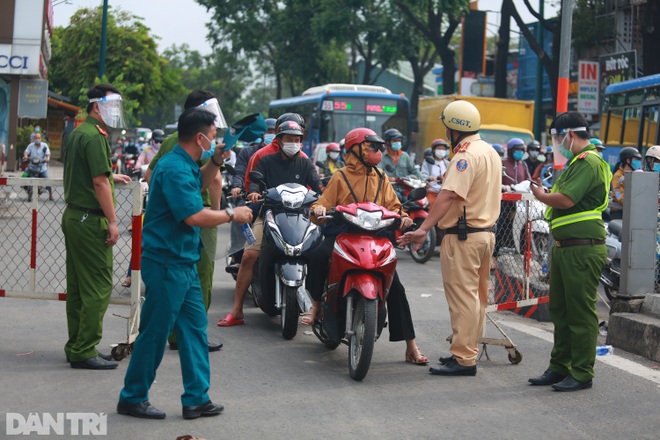 TPHCM thắt chặt di chuyển, quy định thời gian người dân được đi ngoài đường - 3 TPHCM thắt chặt di chuyển, quy định thời gian người dân được đi ngoài đường - 3