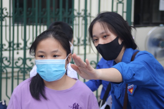 Hôm nay, hơn 3000 thí sinh tranh tài vào lớp 6 trường THCS Nguyễn Tất Thành - 2