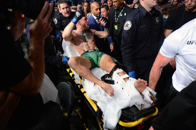 Gãy gập chân kinh hoàng, McGregor thua Poirier trong trận đấu UFC kỳ lạ - 2