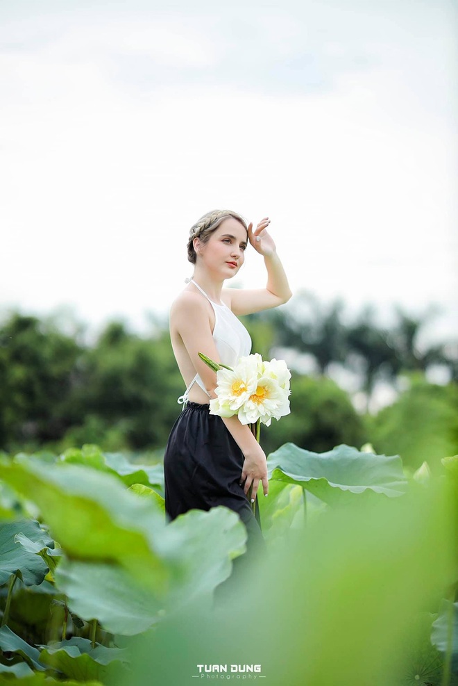 9x ngoại quốc thả hồn cùng áo yếm, hoa sen gây bão cộng đồng mạng - 3