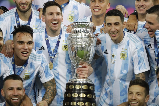 Messi an ủi Neymar, tri ân Di Maria sau chức vô địch Copa America - 5