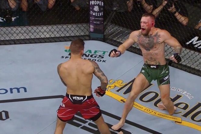 Gãy gập chân kinh hoàng, McGregor thua Poirier trong trận đấu UFC kỳ lạ - 1