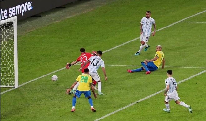 Đội trưởng Messi và thủ môn Martinez được vinh danh ở Copa America - 2