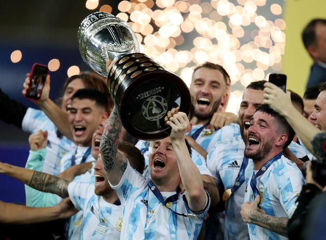 Neymar khóc nức nở nhìn Messi và Argentina lên ngôi vô địch Copa America - 7