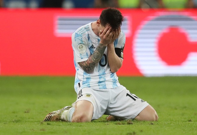 Neymar khóc nức nở nhìn Messi và Argentina lên ngôi vô địch Copa America - 6