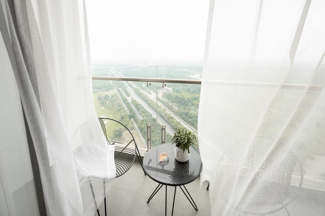 Vợ chồng chi tiền tỷ làm sân vườn, hồ cá Koi ở căn penthouse tầng 30 - 2 Vợ chồng chi tiền tỷ làm sân vườn, hồ cá Koi ở căn penthouse tầng 30 - 2