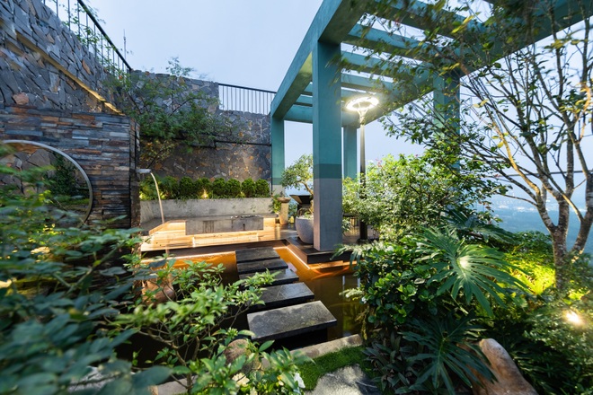 Vợ chồng chi tiền tỷ làm sân vườn, hồ cá Koi ở căn penthouse tầng 30 - 8 Vợ chồng chi tiền tỷ làm sân vườn, hồ cá Koi ở căn penthouse tầng 30 - 8
