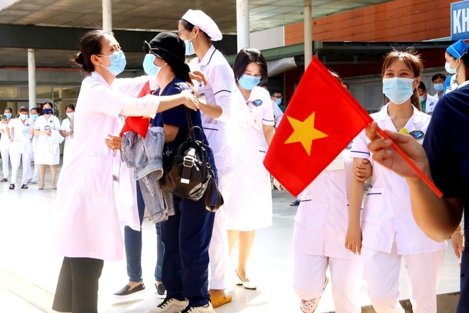 Đoàn y, bác sĩ Quảng Nam lên đường hỗ trợ TPHCM chống dịch Covid-19 - 2