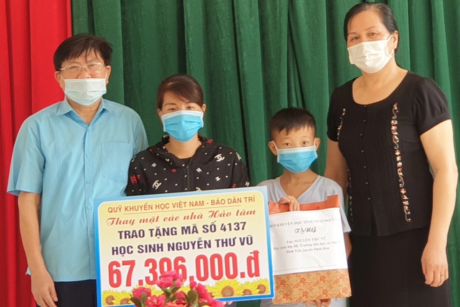 Quỹ Khuyến học Việt Nam trao tặng cậu học trò nghèo hơn 67 triệu đồng - 3 Quỹ Khuyến học Việt Nam trao tặng cậu học trò nghèo hơn 67 triệu đồng - 3