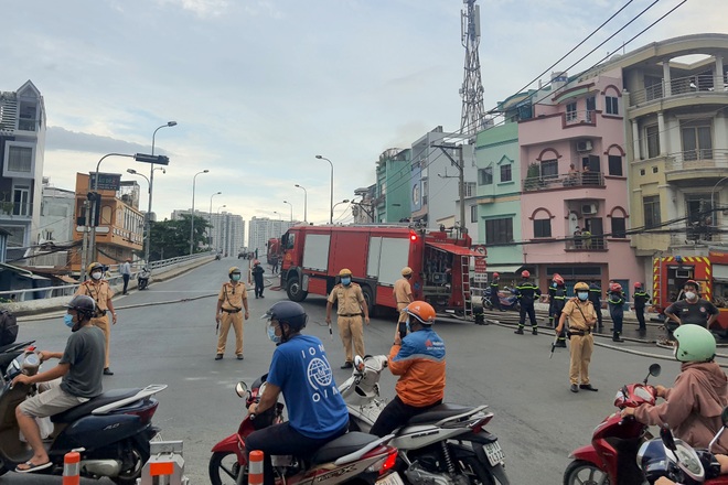 Khói lửa bao trùm căn nhà ở Sài Gòn - 3