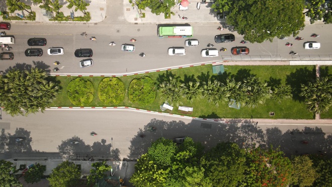 Hà Nội: Tuyến đường đẹp nhất thủ đô trước khi phải xén cây để mở rộng - 2