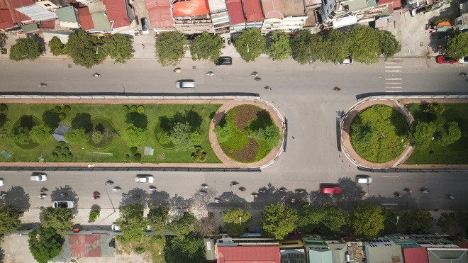 Hà Nội: Tuyến đường đẹp nhất thủ đô trước khi phải xén cây để mở rộng - 7 Hà Nội: Tuyến đường đẹp nhất thủ đô trước khi phải xén cây để mở rộng - 7