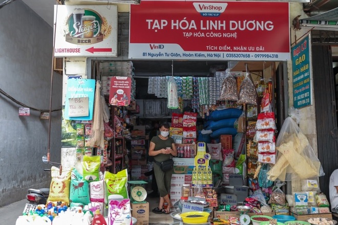 VinShop phủ đỏ mọi ngõ ngách, đưa tạp hóa lên đời công nghệ - 1 VinShop phủ đỏ mọi ngõ ngách, đưa tạp hóa lên đời công nghệ - 1