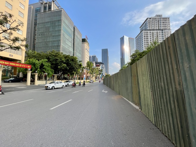 Hà Nội: Tuyến đường đẹp nhất thủ đô trước khi phải xén cây để mở rộng - 5