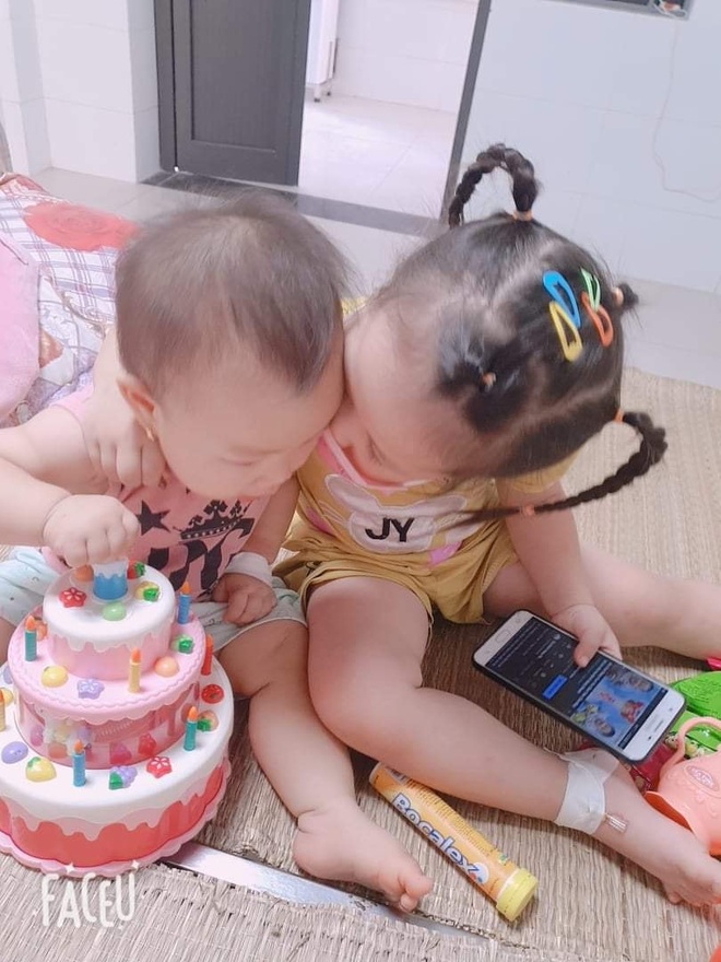 Xúc động khoảnh khắc 2 bé gái F0 vui chơi trong khu điều trị Covid-19 - 3 Xúc động khoảnh khắc 2 bé gái F0 vui chơi trong khu điều trị Covid-19 - 3