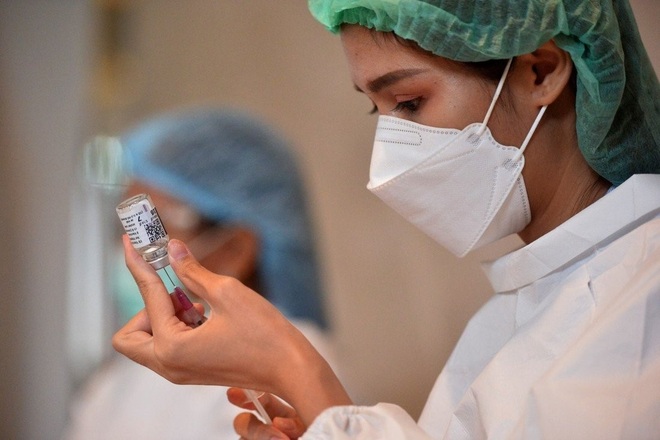 Ca Covid-19 tăng mạnh, Thái Lan tiêm kết hợp vắc xin Sinovac và AstraZeneca - 1 Ca Covid-19 tăng mạnh, Thái Lan tiêm kết hợp vắc xin Sinovac và AstraZeneca - 1