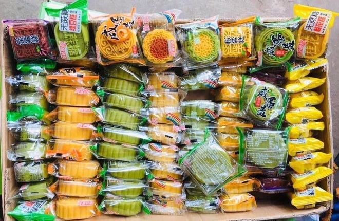 Bánh trung thu siêu rẻ, chỉ từ 2.000 đồng/cái có gì mà dân mạng xôn xao? - 1 Bánh trung thu siêu rẻ, chỉ từ 2.000 đồng/cái có gì mà dân mạng xôn xao? - 1