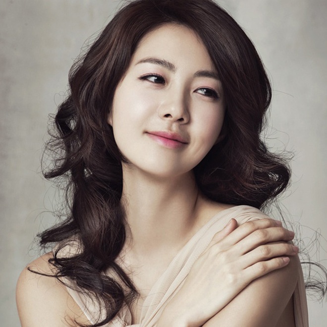 Nữ hoàng Seon Deok Lee Yo Won trẻ đẹp đáng kinh ngạc ở tuổi 41 - 2