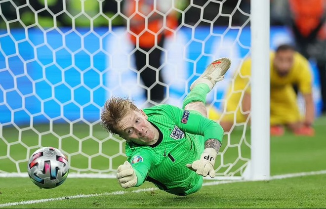 Pickford cản phá hai lượt sút luân lưu nhờ bí kíp ghi trên chai nước - 5 Pickford cản phá hai lượt sút luân lưu nhờ bí kíp ghi trên chai nước - 5