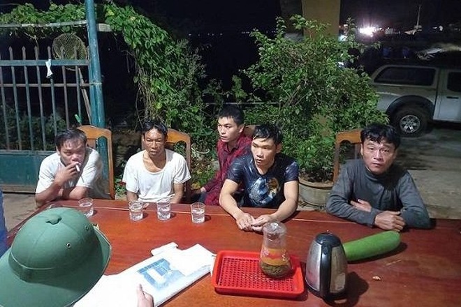 Kịp thời cứu hộ 5 thuyền viên trên tàu cá bị cháy trong đêm - 2 Kịp thời cứu hộ 5 thuyền viên trên tàu cá bị cháy trong đêm - 2