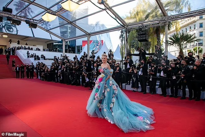 Minh tinh Bản năng gốc Sharon Stone diện váy điệu như công chúa ở tuổi 63 - 1 Minh tinh Bản năng gốc Sharon Stone diện váy điệu như công chúa ở tuổi 63 - 1