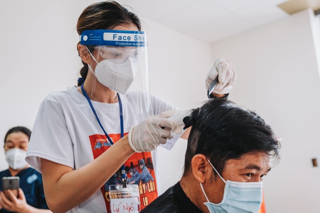 Phương Thanh nhịn uống nước để… khỏi đi vệ sinh khi làm tình nguyện viên - 2 Phương Thanh nhịn uống nước để… khỏi đi vệ sinh khi làm tình nguyện viên - 2