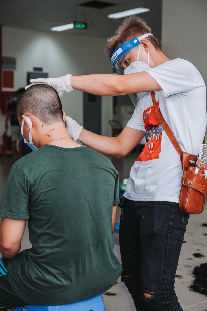Phương Thanh nhịn uống nước để… khỏi đi vệ sinh khi làm tình nguyện viên - 6 Phương Thanh nhịn uống nước để… khỏi đi vệ sinh khi làm tình nguyện viên - 6