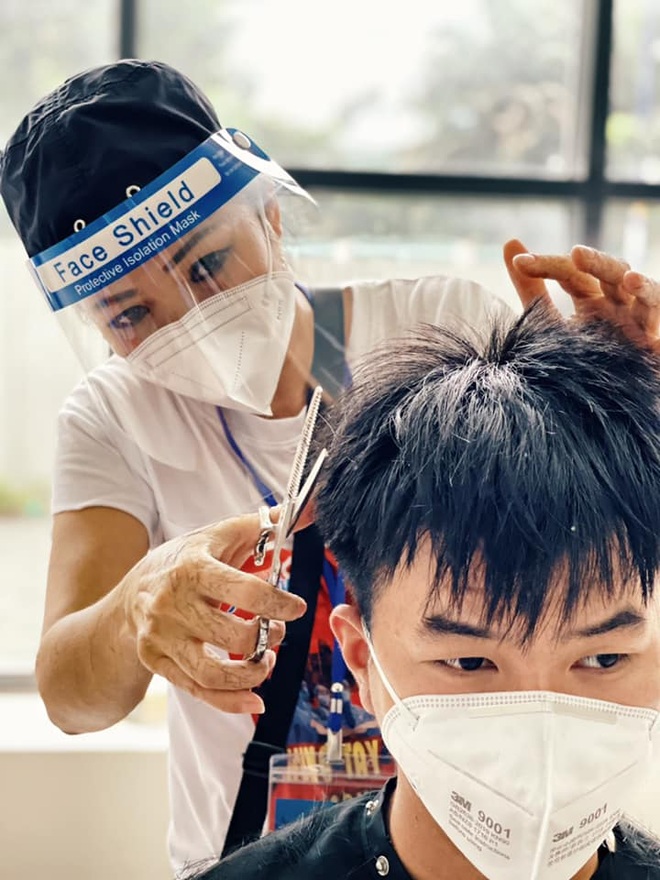 Phương Thanh nhịn uống nước để… khỏi đi vệ sinh khi làm tình nguyện viên - 3 Phương Thanh nhịn uống nước để… khỏi đi vệ sinh khi làm tình nguyện viên - 3