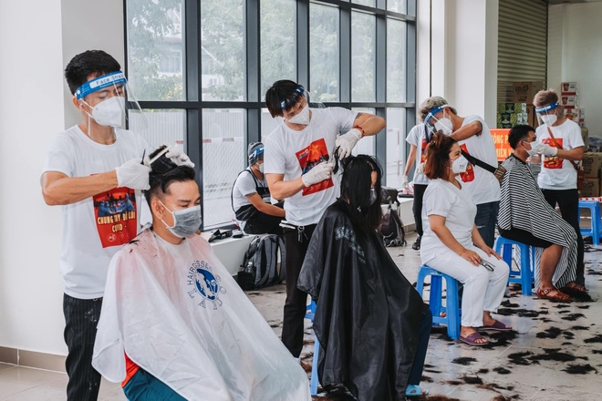 Phương Thanh nhịn uống nước để… khỏi đi vệ sinh khi làm tình nguyện viên - 1 Phương Thanh nhịn uống nước để… khỏi đi vệ sinh khi làm tình nguyện viên - 1