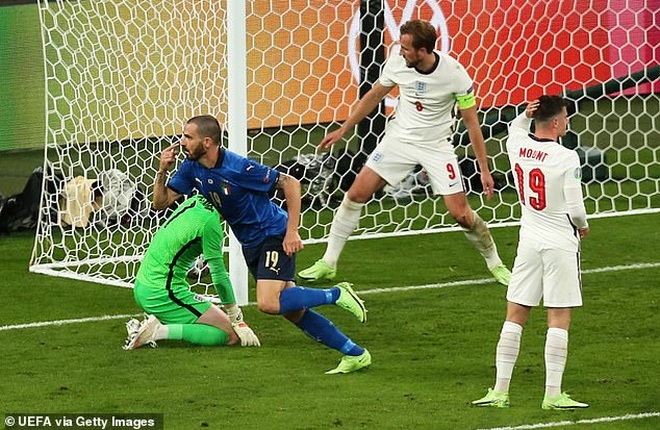 Bonucci châm chọc đội tuyển Anh sau trận chung kết Euro 2020 - 1 Bonucci châm chọc đội tuyển Anh sau trận chung kết Euro 2020 - 1