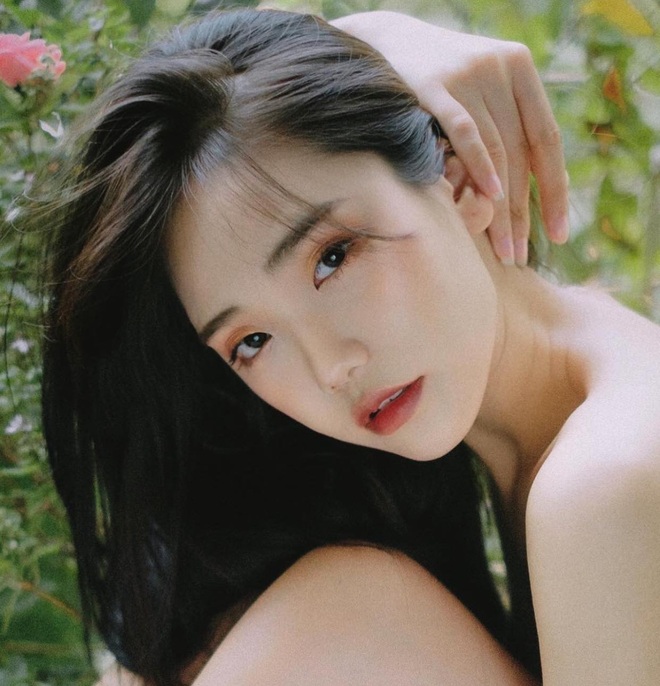 Ngẩn ngơ trước nét đẹp trong veo của hot girl sinh năm 2000 - 4 Ngẩn ngơ trước nét đẹp trong veo của hot girl sinh năm 2000 - 4