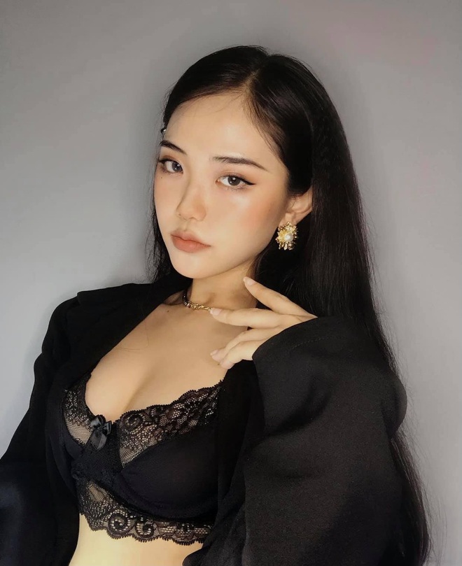 Ngẩn ngơ trước nét đẹp trong veo của hot girl sinh năm 2000 - 9 Ngẩn ngơ trước nét đẹp trong veo của hot girl sinh năm 2000 - 9