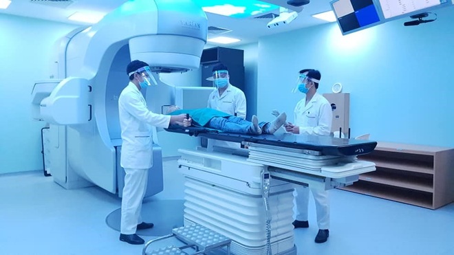Mùa dịch Covid-19, bệnh nhân ung thư có nên trì hoãn xạ trị? - 1 Mùa dịch Covid-19, bệnh nhân ung thư có nên trì hoãn xạ trị? - 1