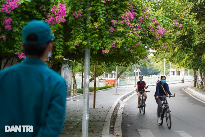 Người dân ngỡ ngàng khi bị công an nhắc nhở, nói: Không biết Công điện 15 - 8 Người dân ngỡ ngàng khi bị công an nhắc nhở, nói: Không biết Công điện 15 - 8
