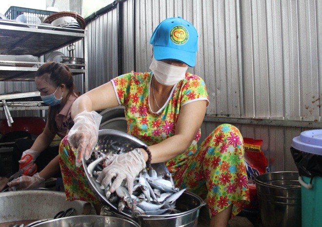 Người Đà thành kho cá, làm bánh tét tiếp sức TPHCM chống dịch - 2