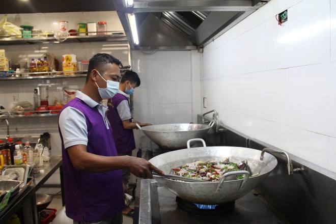 Người Đà thành kho cá, làm bánh tét tiếp sức TPHCM chống dịch - 5 Người Đà thành kho cá, làm bánh tét tiếp sức TPHCM chống dịch - 5