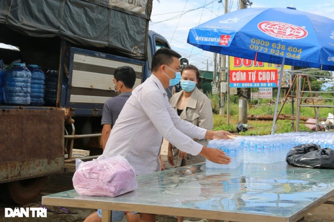 Người dân Đắk Nông nấu nồi bắp 0 đồng phục vụ bà con đi đường về quê - 3