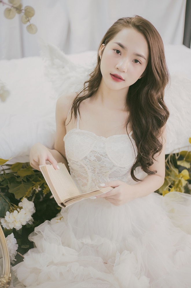 Nàng thơ của ĐH Kinh tế quốc dân sở hữu nhan sắc hút hồn người đối diện - 1 Nàng thơ của ĐH Kinh tế quốc dân sở hữu nhan sắc hút hồn người đối diện - 1